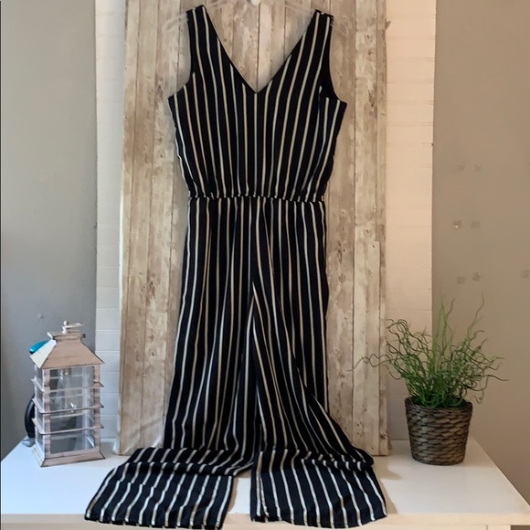 Love....Ady Double V Striped Jumpsuit NWT - Picture 3 of 5